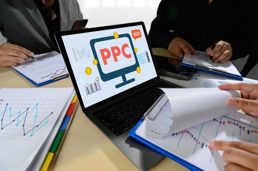 ppc campaign_PPC - Pay Per Click concept Businessman working concept