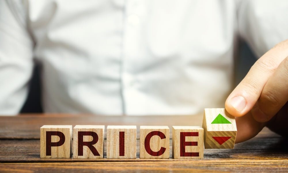 pricing_A man changes the position of a block with symbols of growth and decline near the word Price. Price regulator, supply-demand balance, market laws. Economics and free commerce. Planned Economy