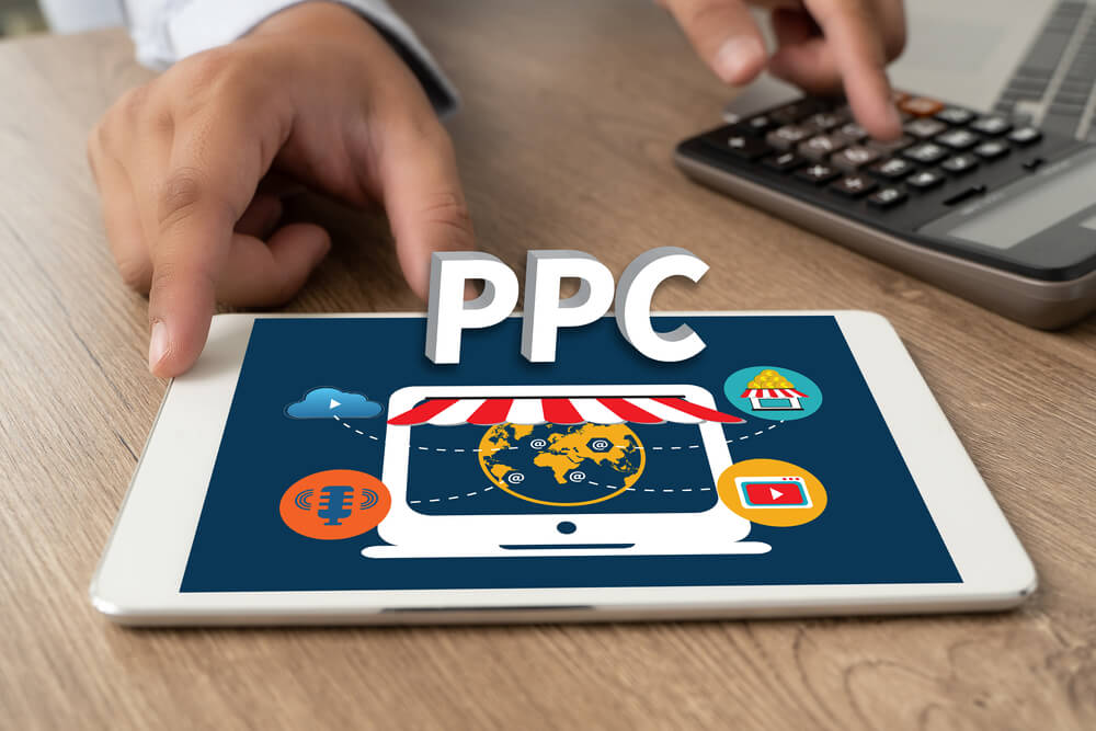 pay per click advertising_PPC - Pay Per Click concept Businessman working concept