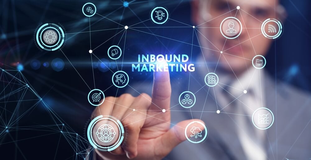 inbound marketing_The concept of business, technology, the Internet and the network. A young entrepreneur working on a virtual screen of the future and sees the inscription: Inbound marketing