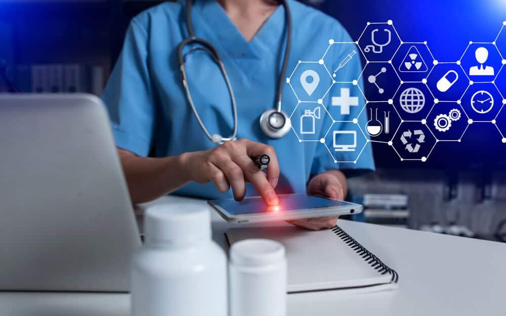 healthcare marketing_Doctor using tablet with health care icon, Medical innovation concept.
