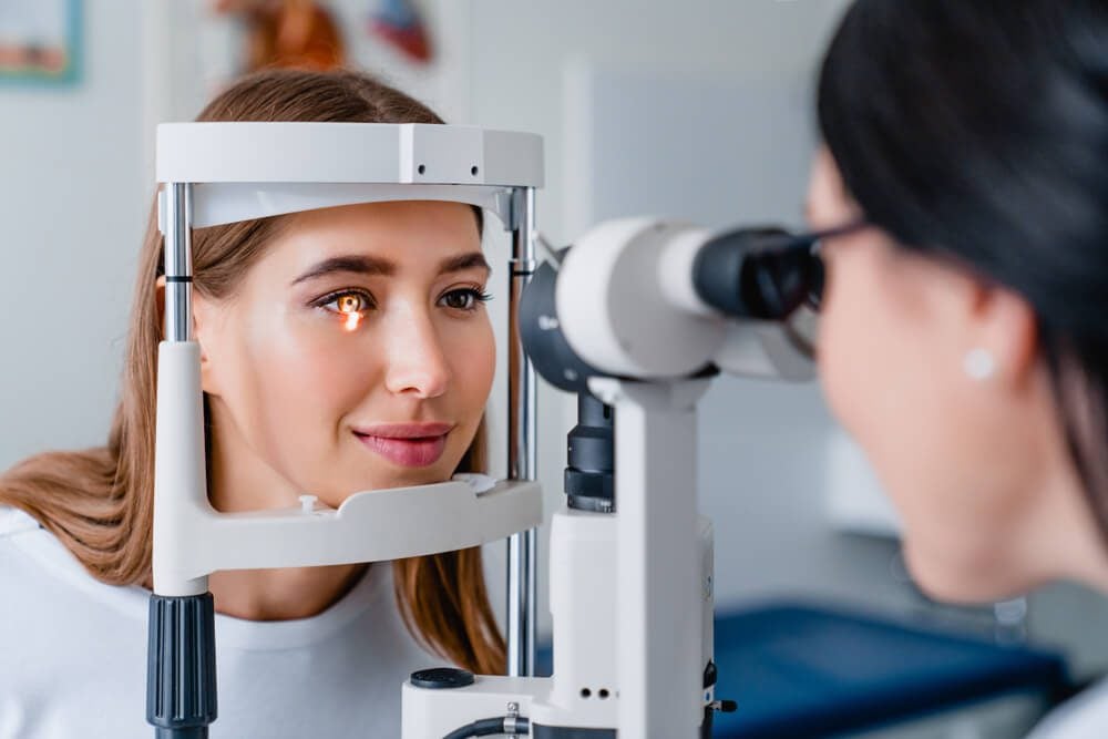 optometry_Eye doctor with female patient during an examination in modern clinic