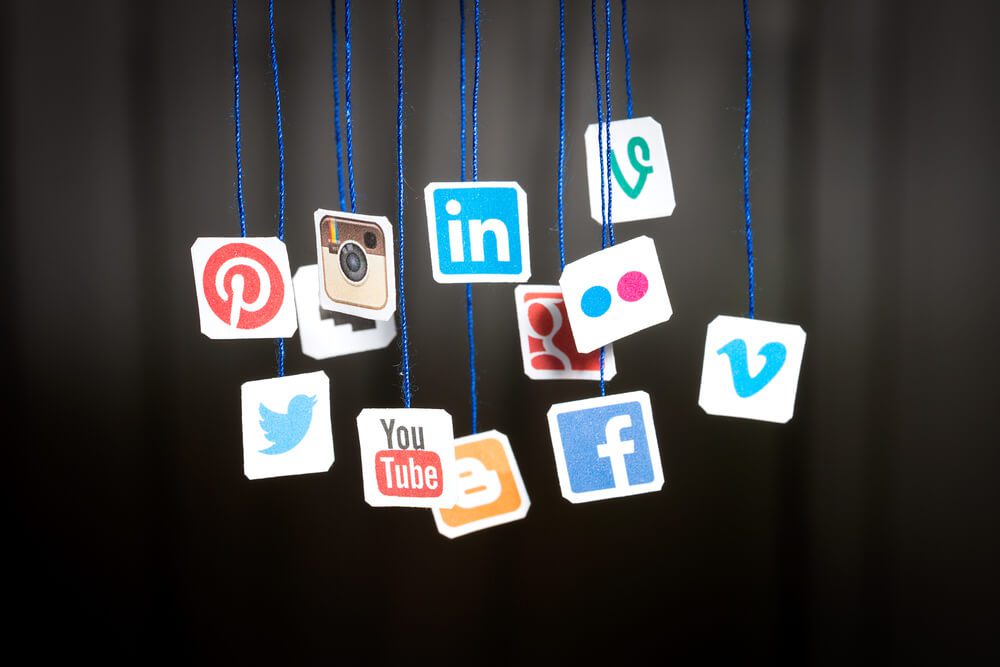 social media_BELCHATOW, POLAND - AUGUST 31, 2014: Popular social media website logos printed on paper and hanging on strings.