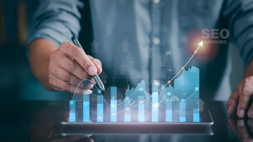 seo graphs_A marketer holds a pen pointing to a graph and shows SEO concepts, optimization analysis tools, search engine rankings, social media sites based on results analysis data.