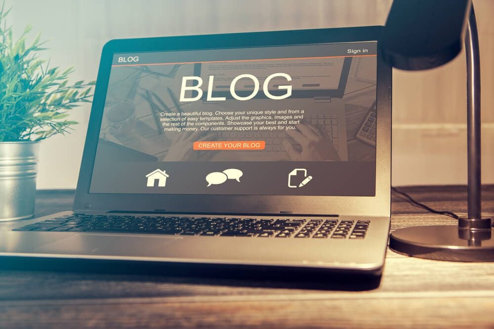 blog posts_blogging blog word laptop page