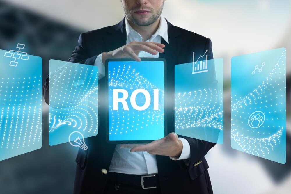 SEO ROI_Business, Technology, Internet and network concept. Young businessman working on a virtual screen of the future and sees the inscription: ROI
