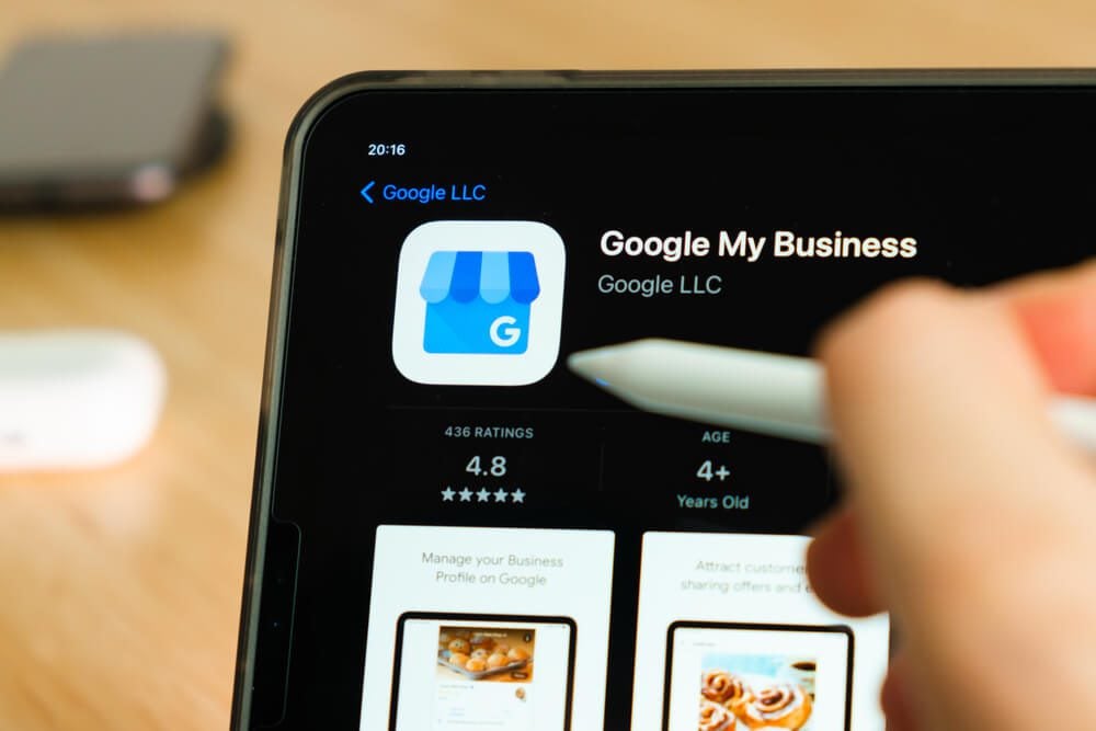 google my business_Google My Business logo shown by apple pencil on the iPad Pro tablet screen. Man using application on the tablet. December 2020, San Francisco, USA.