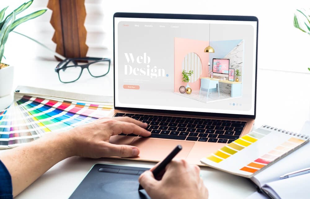 web design_Web design desktop with laptop and tools