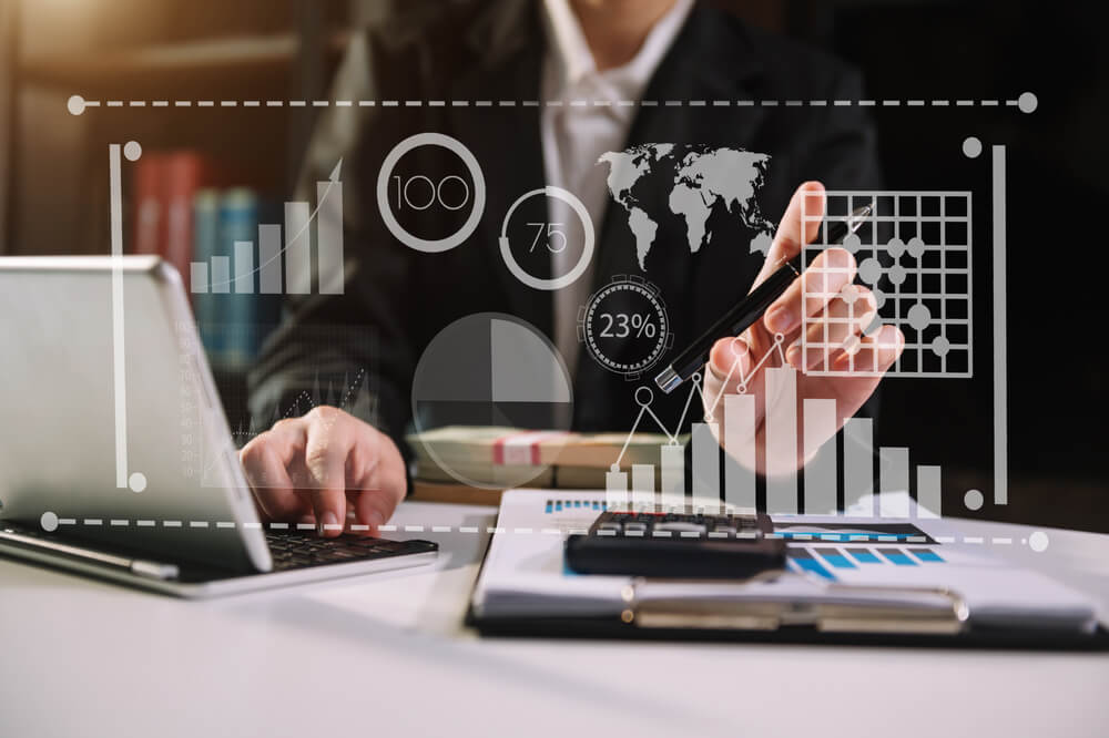 digital marketing analysis_Data Management System with Business Analytics concept. business team hands working with provide information for Key Performance Indicators and marketing analysis onn virtual computer