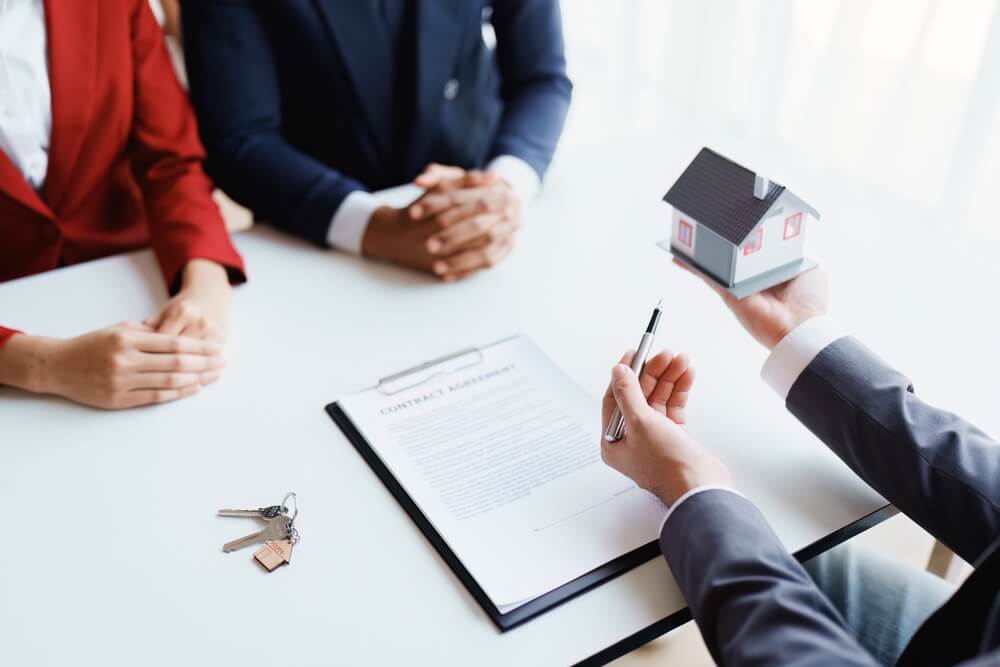 real estate firm_Real estate firms to buy homes and land are handing over keys and homes to couples after agreeing to sell the house and enter into a loan agreement