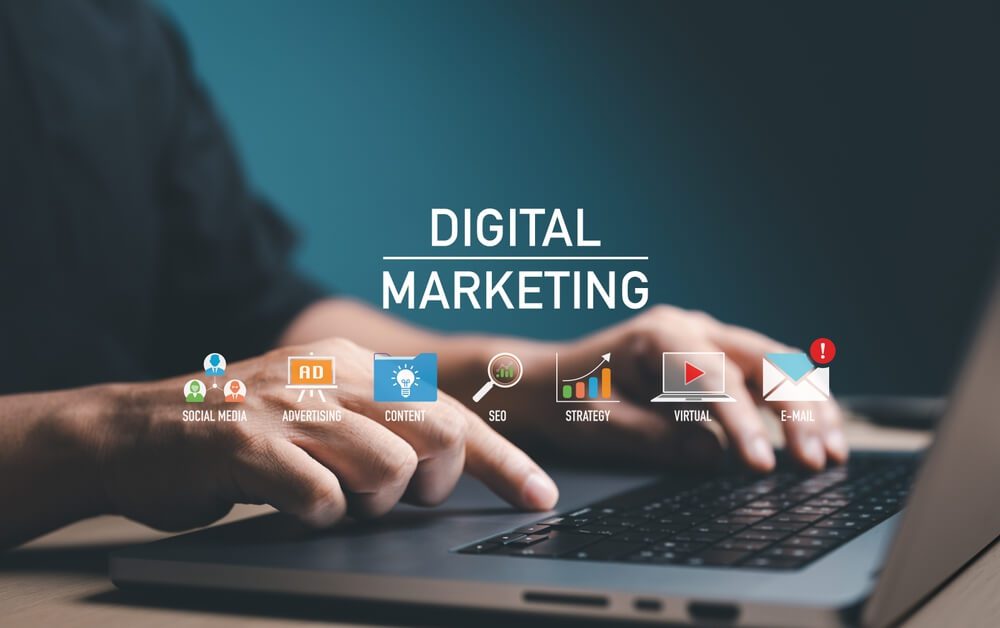 digital marketing_Digital platform for online marketing and network technology concepts. Internet media and advertising to support sales and increase online sales channels to reach consumers from all over the world
