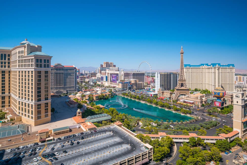 las vegas business_LAS VEGAS, USA - JULY 14 : World famous Vegas Strip in Las Vegas, Nevada on July 14, 2016 in Las Vegas, USA