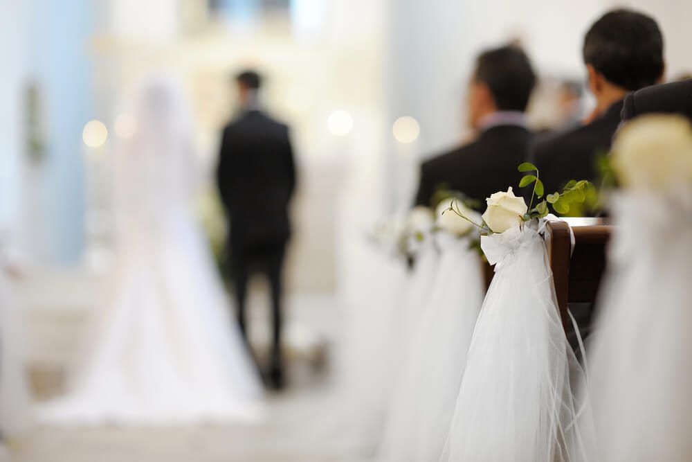 wedding chapels_Beautiful flower wedding decoration in a church