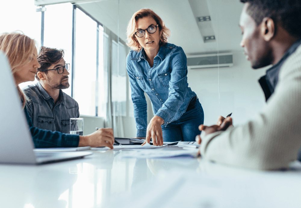 leads_Businesswoman standing and leading business presentation