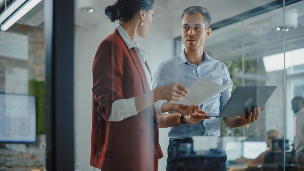 CMO_CEO and Chief Executive Talking About Company Business Growth, Consult Data Analysis and Use Laptop Computer. Two Professionals Discussing Revenue Increase, Market Disruption, Planning