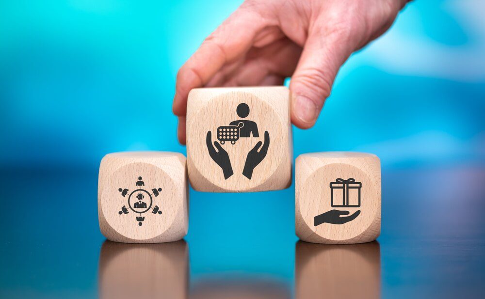 brand loyalty_Wooden blocks with symbol of customer loyalty concept on blue background