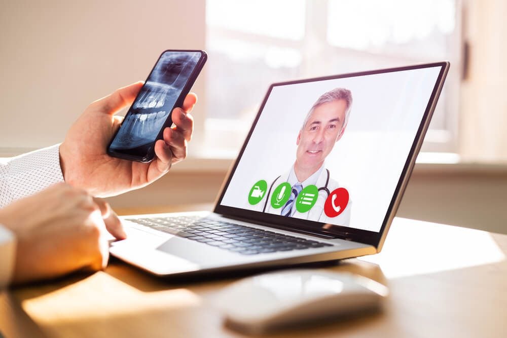 dentist webinar_Medical Doctor Online Video Call With Dentist