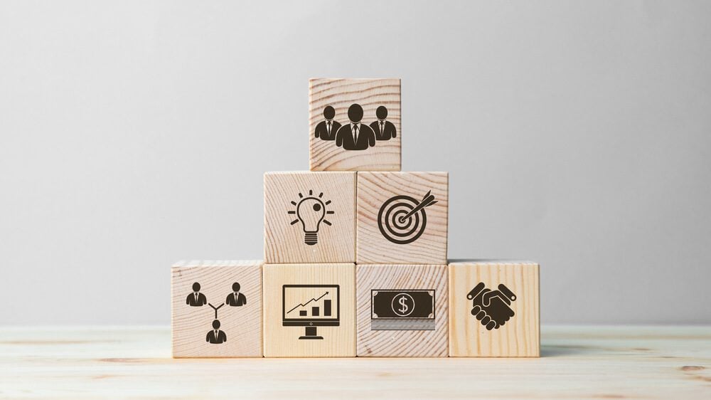 SEO and leads_Business process management, Businessman plan a project with wooden blocks with icon business strategy on blue background