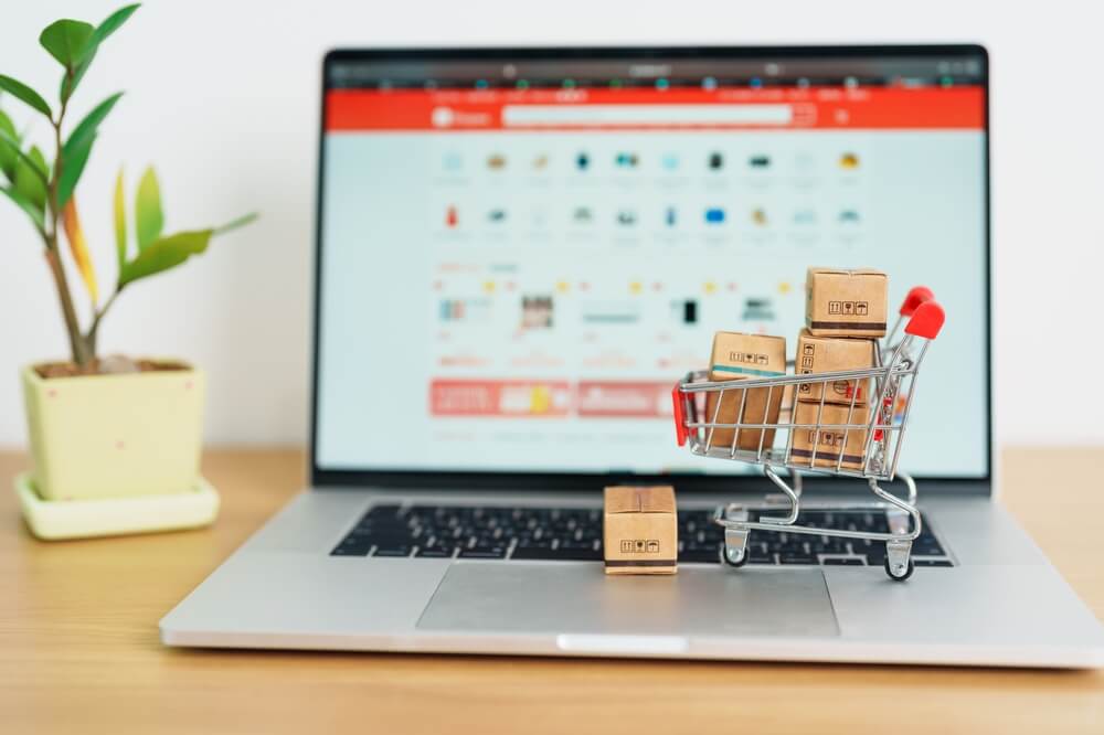eCommerce_Boxes with shopping cart on a laptop computer. online shopping, Marketplace platform website, technology, ecommerce, shipping delivery, logistics and online payment concepts