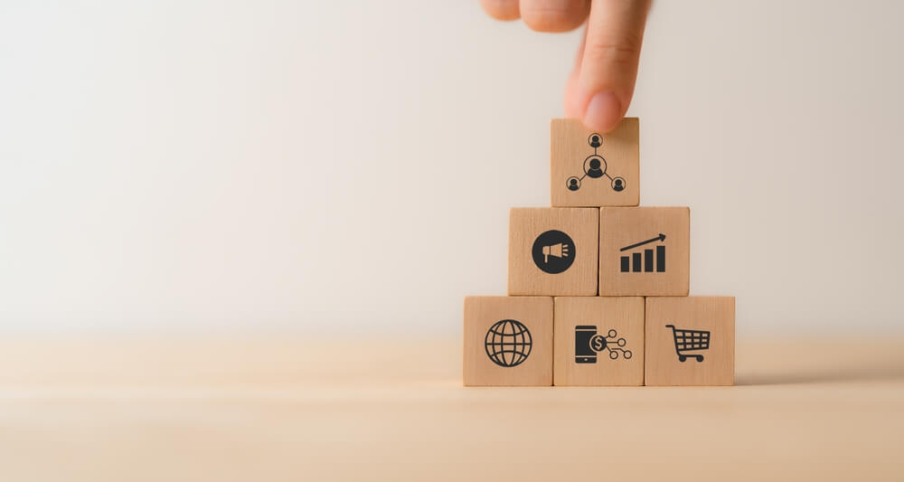 ppc leads_Affiliate marketing, online business model concept. Creating relationships strategy between merchants, affiliates, and customers. Generated revenue by rewarding affiliates for referring customers.