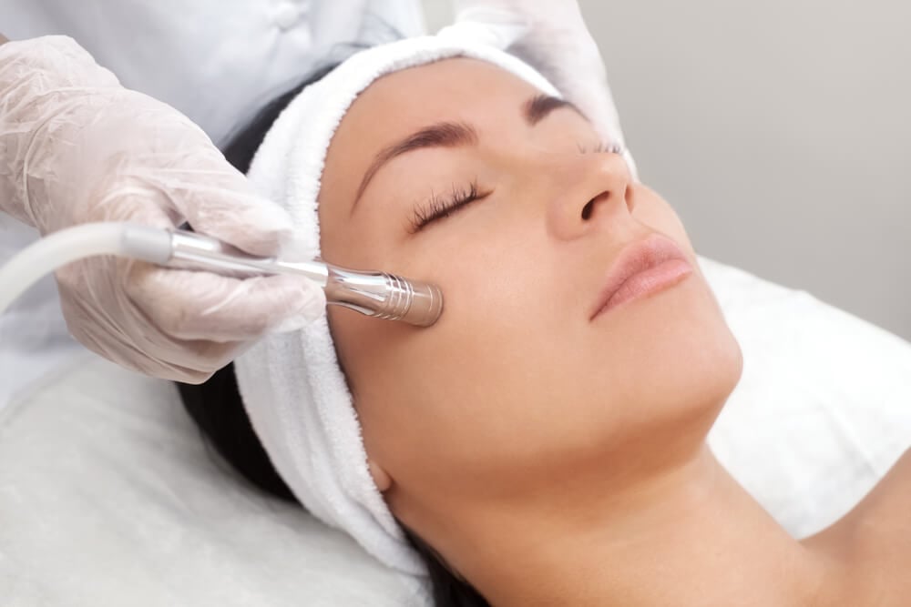 medical spa_The cosmetologist makes the procedure Microdermabrasion of the facial skin of a beautiful, young woman in a beauty salon.Cosmetology and professional skin care.