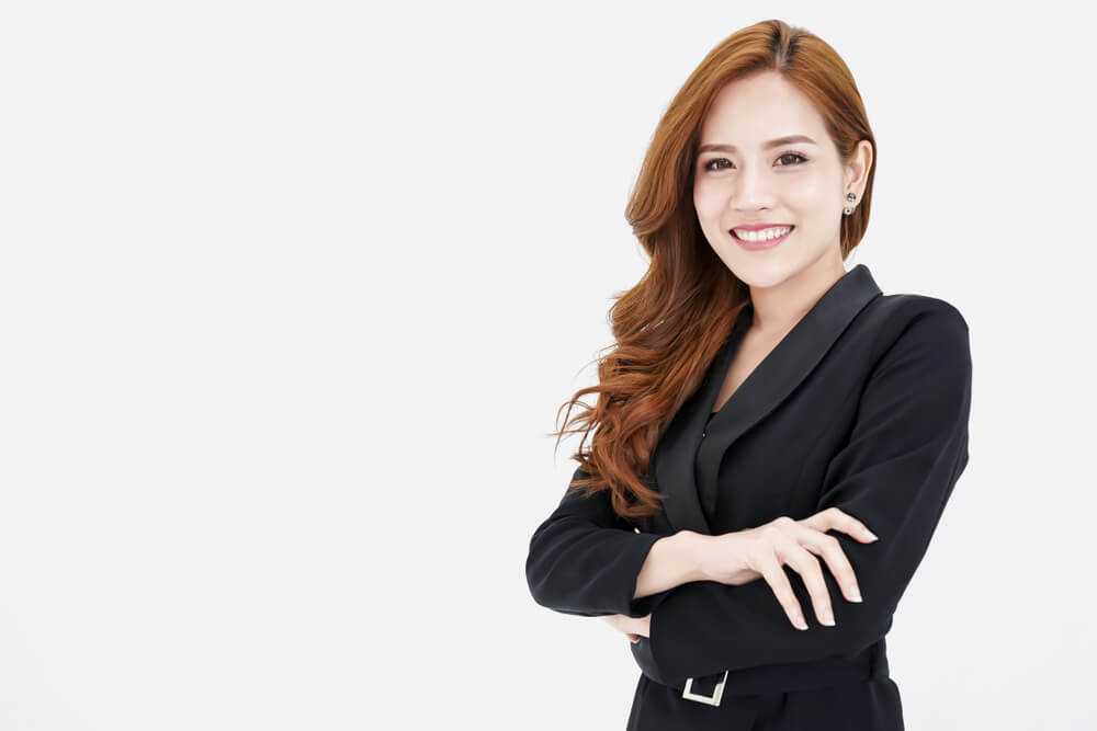 CMO_Entrepreneur pretty young asian woman ,business woman arms crossed on white background.