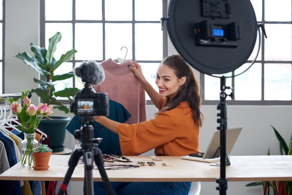 influencer marketing_Young female vlogger recording content for her online fashion channel on social media, giving fashion advice