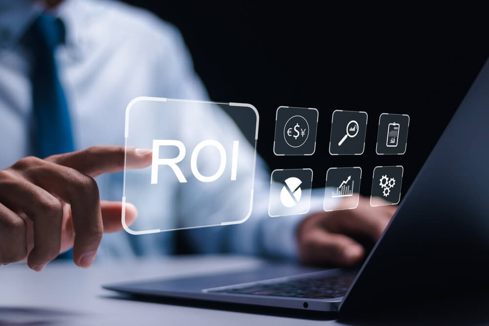 ROI_ROI Return on investment financial growth concept. businessman use laptop with virtual ROI icons.