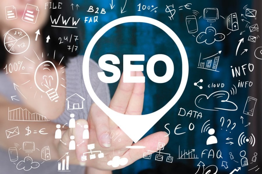Businessman hand press button seo pointer service online network