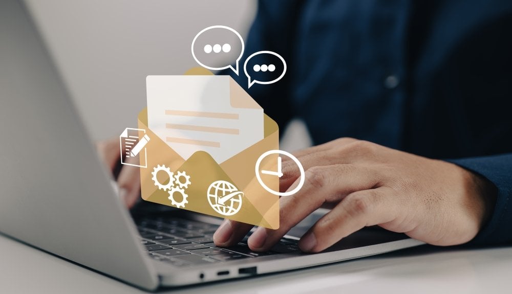 message sent by e-mail, a notification that mail has been sent, a mail service, a new incoming text message, an envelope, a social network, chat, or spam