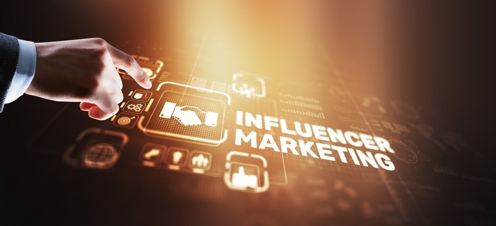 How Do B2B SaaS Influencers and FCMOs Partner for Growth? 1 Influencer marketing concept. Business Internet concept